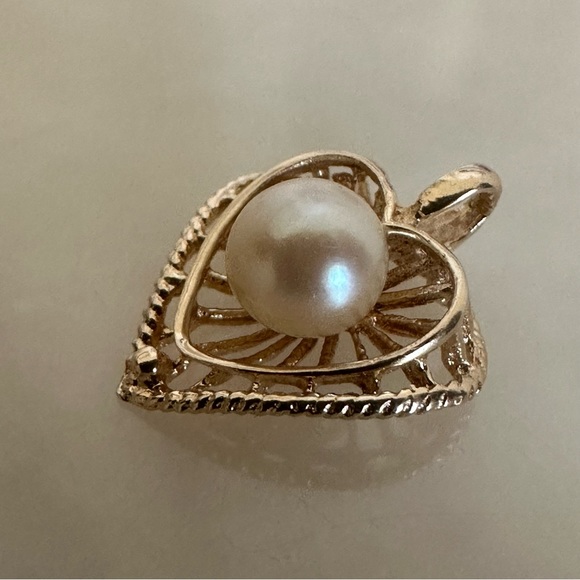 14k Solid Gold Heart Shaped Basket Pendant with Pearl Center - Picture 5 of 16